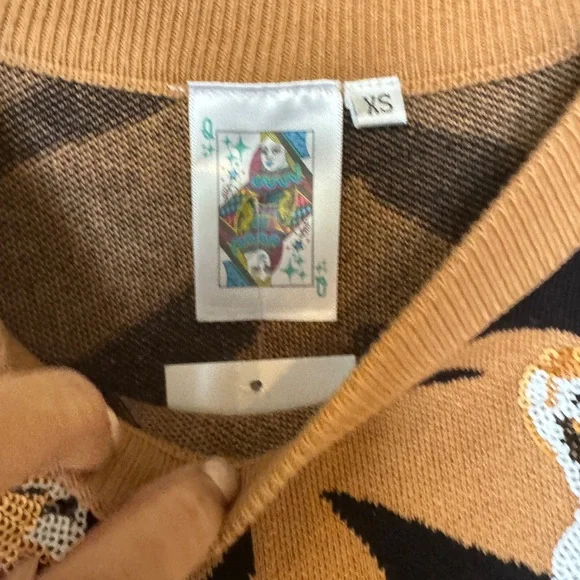 Queen of Sparkles Sequin Tiger Head Set - Picture 3 of 6